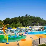 Parque de vacaciones Valamar Krk 5*